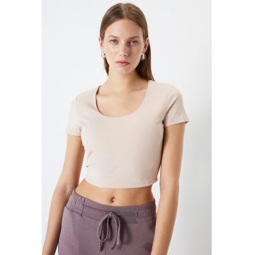 Tricou crop cu decolteu adanc