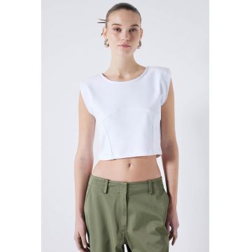 Tricou crop cu decolteu la baza gatului