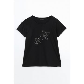 Tricou cu aplicatii cu margele