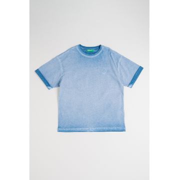 Tricou cu aspect deteriorat