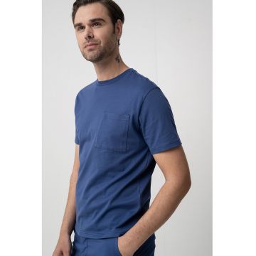 Tricou cu decolteu la baza gatului si buzunar pe piept