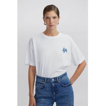Tricou cu decolteu la baza gatului si imprimeu text