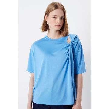 Tricou cu detaliu rasucit