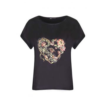 Tricou cu imprimeu in forma de inima