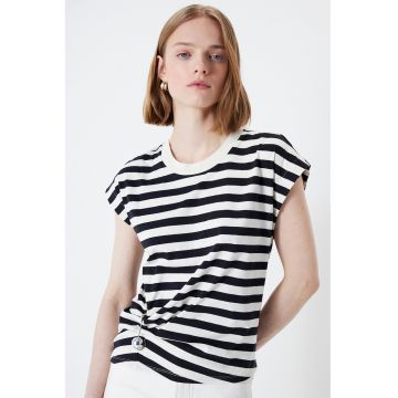 Tricou cu model in dungi