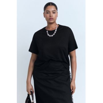 Tricou de in cu decolteu la baza gatului