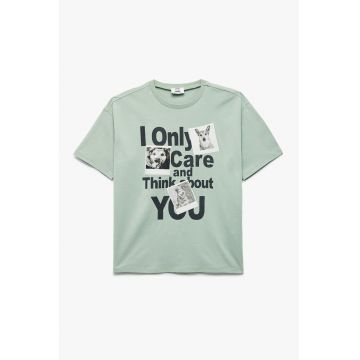 Tricou regular fit cu decolteu la baza gatului