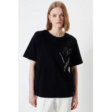 Tricou supradimensionat cu decolteu la baza gatului