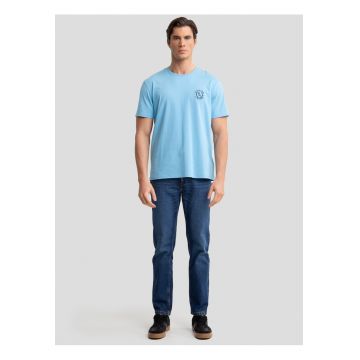 Tricou cu decolteu la baza gatului si detaliu logo
