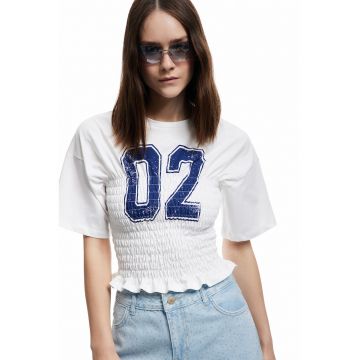 Tricou cu fronseuri si imprimeu text