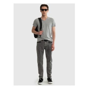 Tricou simplu cu guler în V