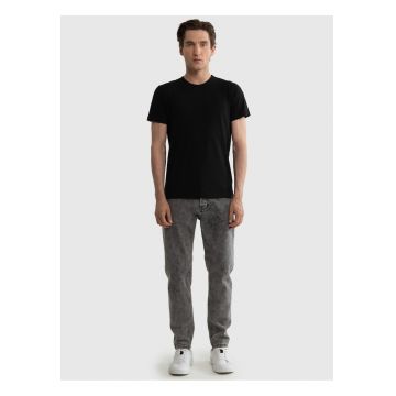 Tricou uni cu decolteu la baza gatului