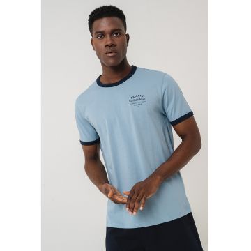 Tricou cu decolteu la baza gatului