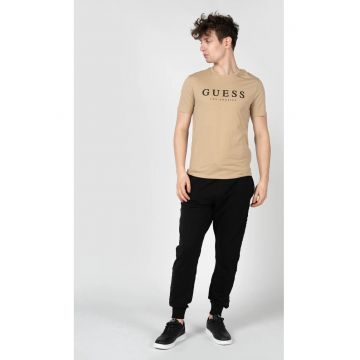 Tricou cu logo si decolteu la baza gatului -