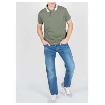 Tricou polo si detalii contrastante -
