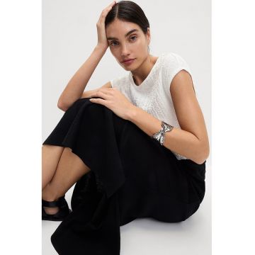 Tricou texturat cu decolteu la baza gatului