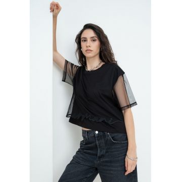 Tricou crop cu aplicatie semitransparenta