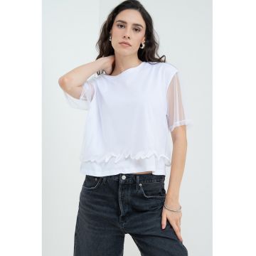 Tricou crop cu aplicatie semitransparenta
