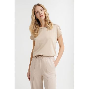 Tricou din amestec de modal cu perforatii