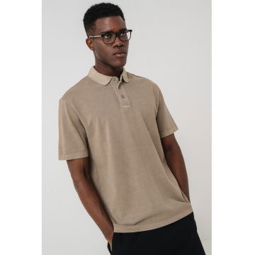 Tricou polo cu logo discret