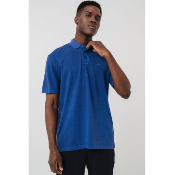 Tricou polo cu logo discret