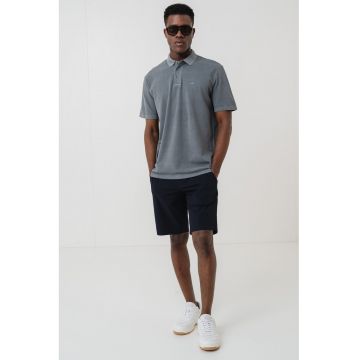 Tricou polo cu logo discret