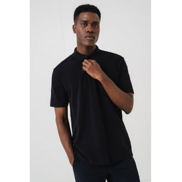 Tricou polo cu logo discret