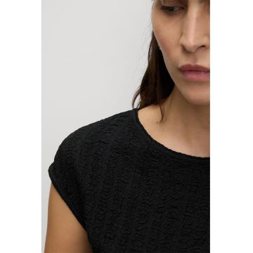 Tricou texturat cu decolteu la baza gatului