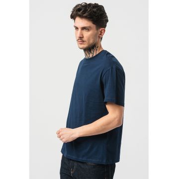 Tricou uni cu decolteu la baza gatului