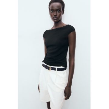 Top cu decupaj pe spate