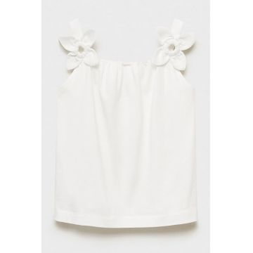 Top uni cu aplicatii in forma de floare