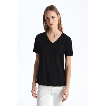 Tricou cu decolteu in V