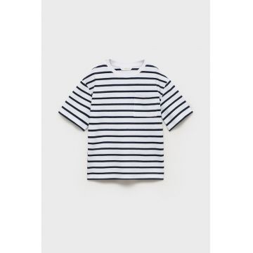 Tricou cu decolteu la baza gatului si dungi