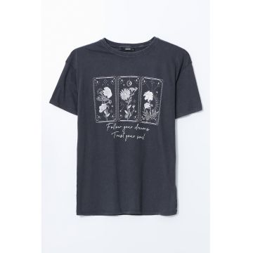 Tricou cu decolteu la baza gatului si imprimeu floral