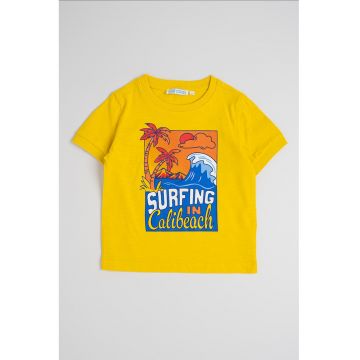 Tricou cu decolteu la baza gatului si imprimeu grafic