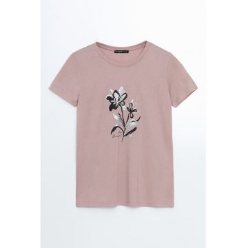 Tricou cu decolteu la baza gatului si imprimeu