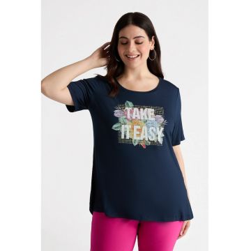 Tricou cu imprimeu grafic si decolteu la baza gatului