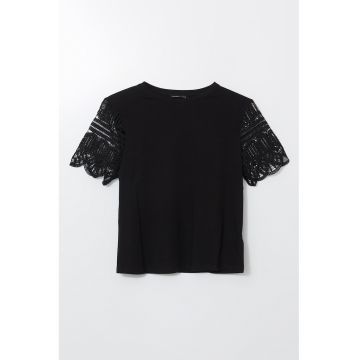 Tricou cu maneci cu aspect cu perforatii