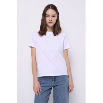 Tricou cu model si decolteu la baza gatului