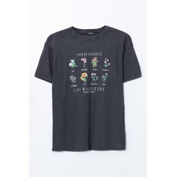 Tricou lejer cu model grafic