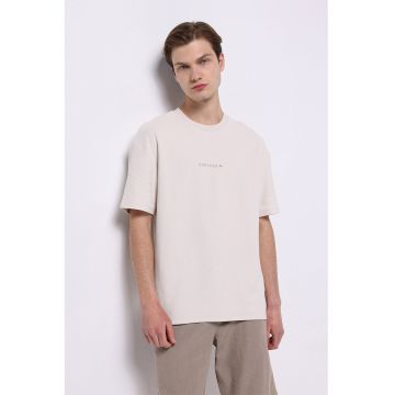 Tricou lejer cu model uni