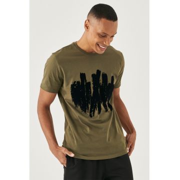 Tricou slim fit cu model grafic