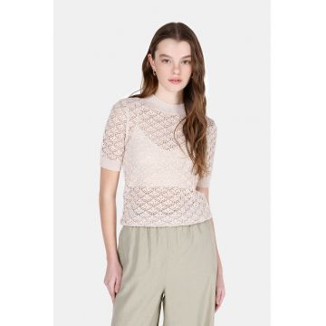 Tricou tricotat cu perforatii