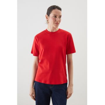 Tricou uni cu decolteu la baza gatului