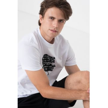 Tricou cu decolteu la baza gatului si imprimeu logo