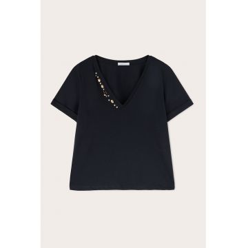 Tricou cu strasuri si decolteu in V