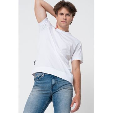 Tricou uni din bumbac cu decolteu la baza gatului