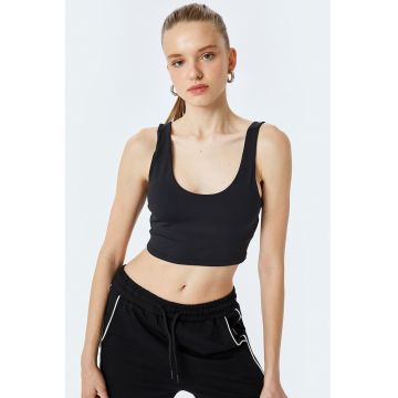 Top crop cu decolteu adanc