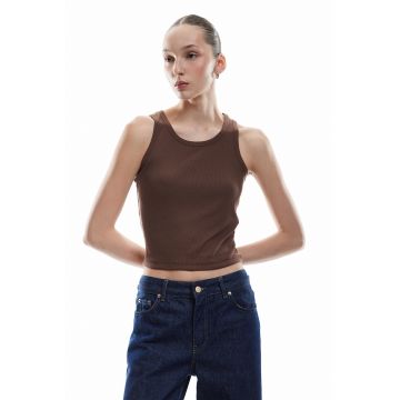 Top crop cu decolteu rotund si aspect striat