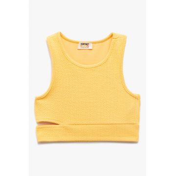 Top crop cu decupaj